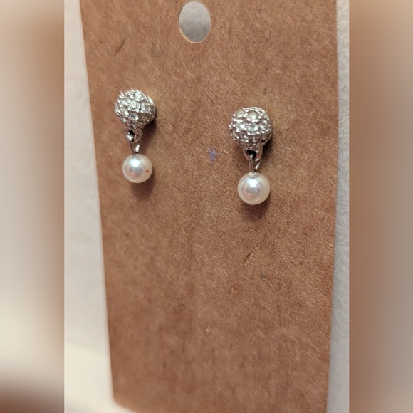 Vintage Carolee faux pearl earrings - Picture 2 of 4
